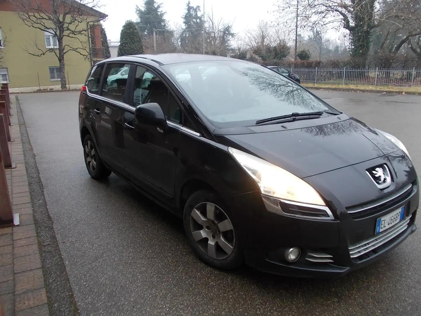 Peugeot 5008 5008 1.6 hdi 8v Business 112cv Чорний - 2