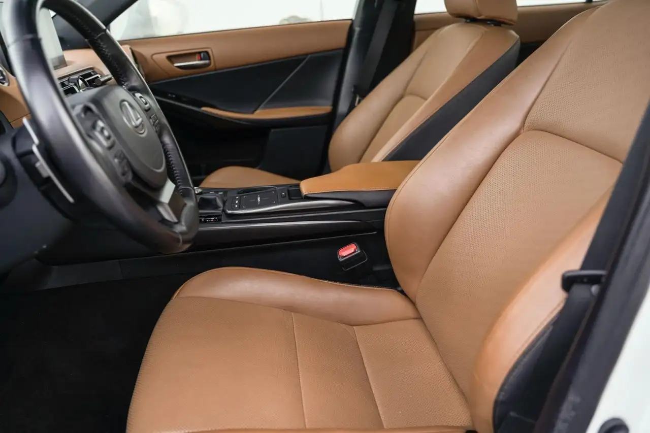 Lexus IS снимка Lexus IS