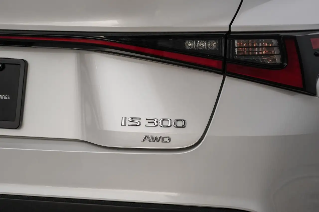 Lexus IS снимка Lexus IS