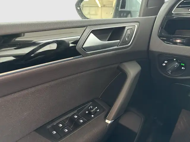 Volkswagen Touran view 20