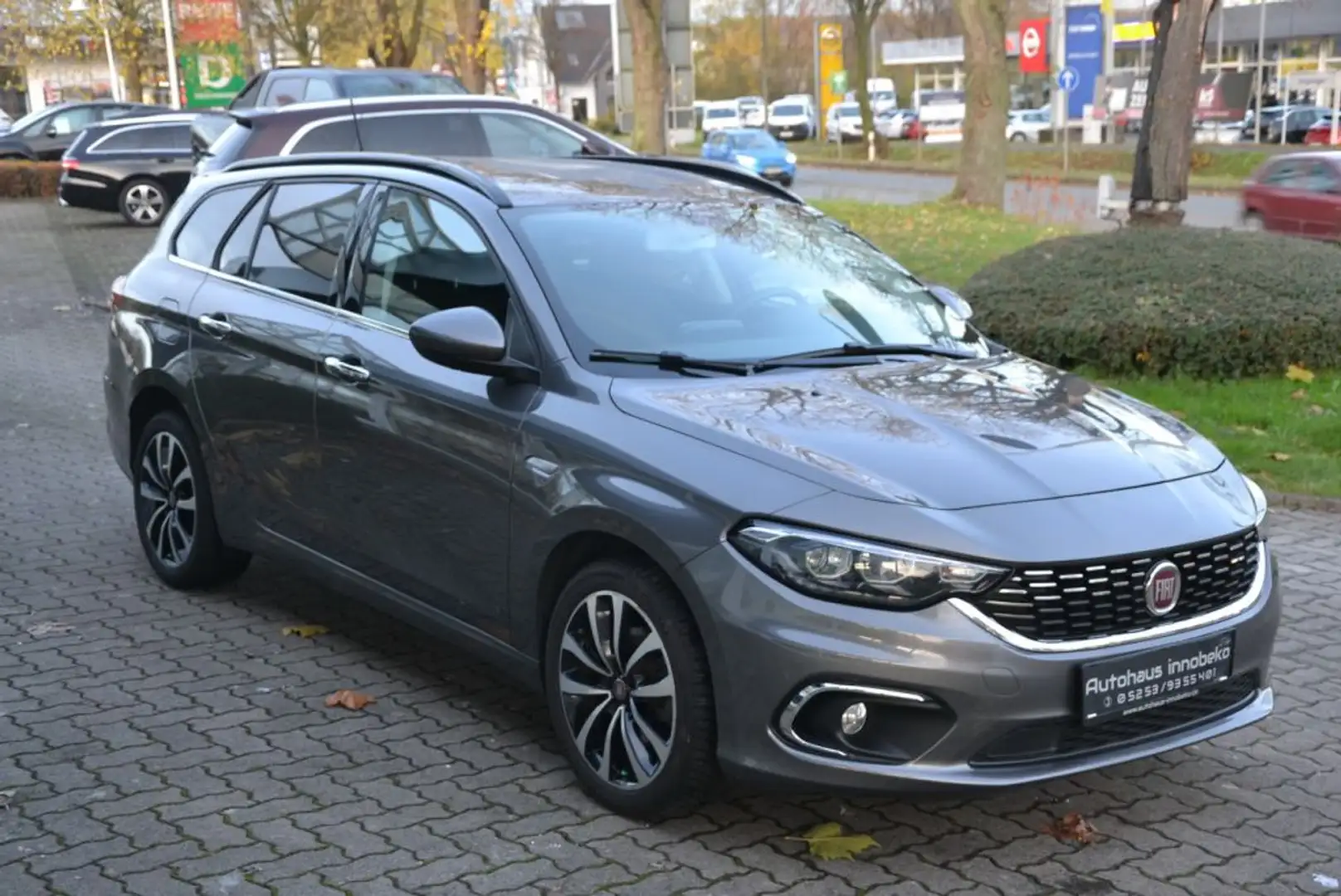 Fiat Tipo Kombi 1.6 MultiJet Lounge*NAVI*KAMERA*17´´ Grau - 2