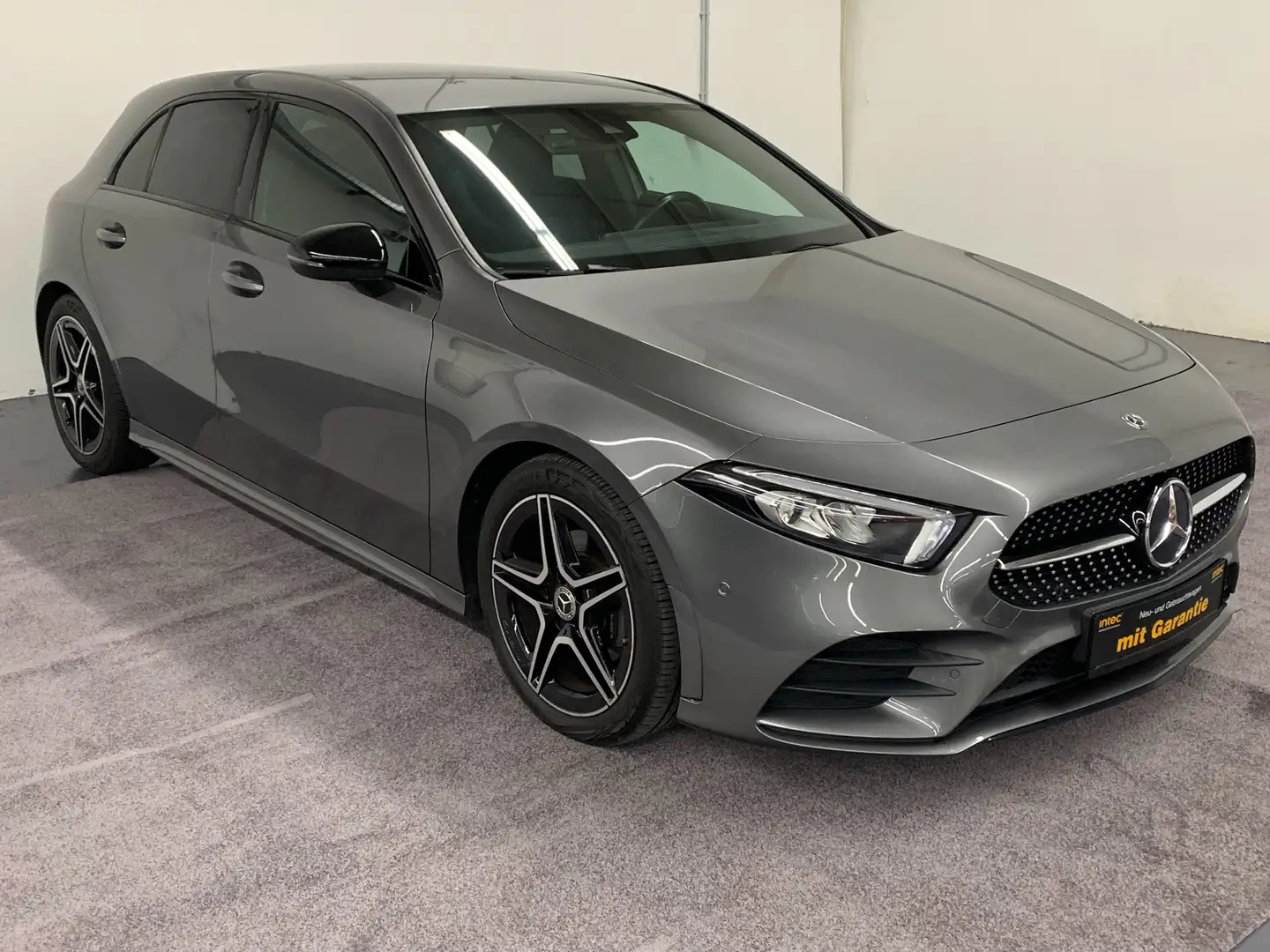 Mercedes-Benz A 200 7G-DCT AMG Line Gris - 2