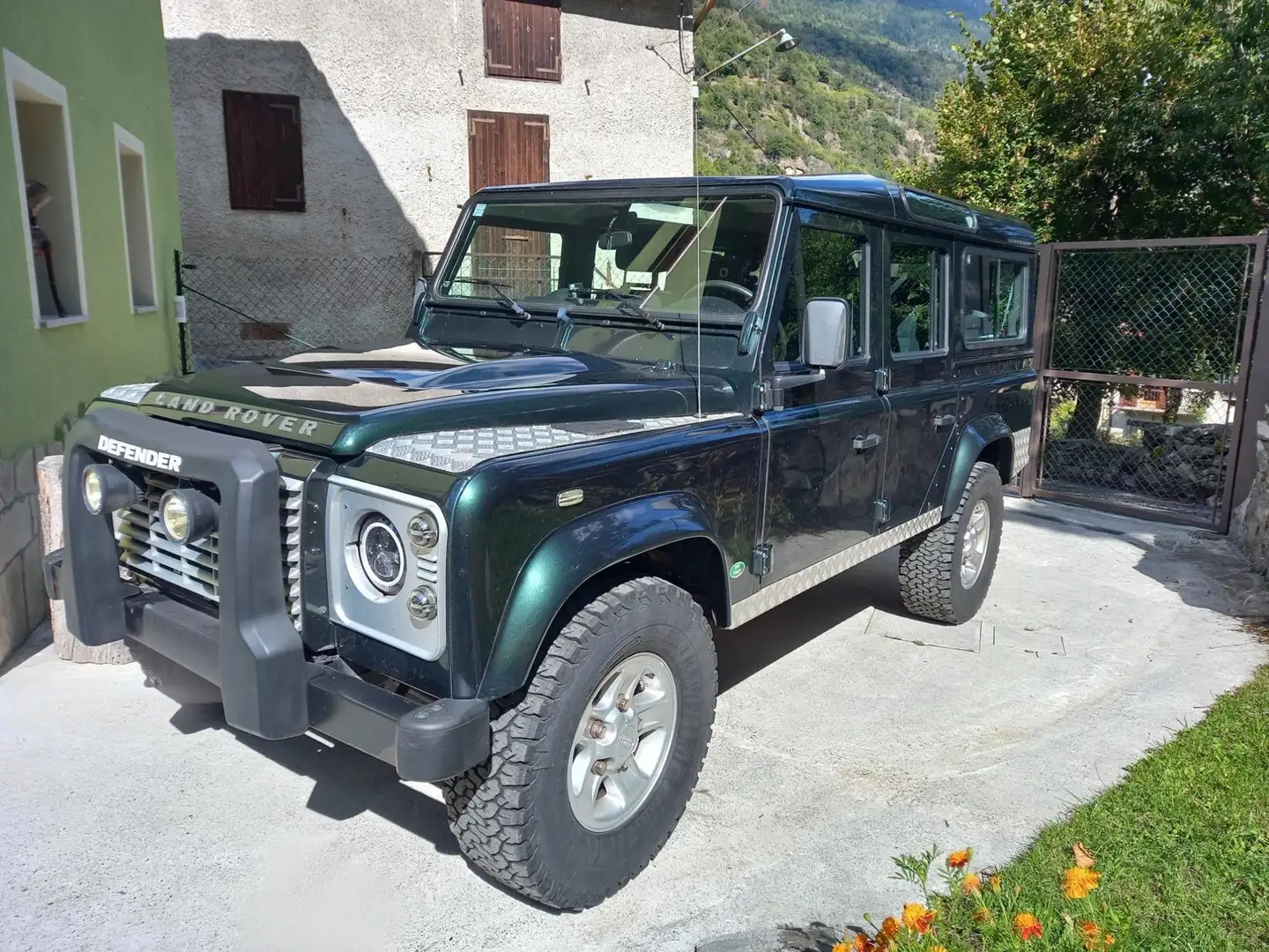 Land Rover Defender Defender 110 2.4 td SE SW Verde - 2