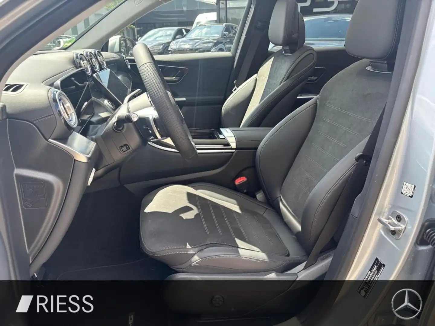 Mercedes-Benz GLC 300 e 4M EQ AMG+AHK+PANO+DISTR+MEM+DC-LADER+ Silber - 2