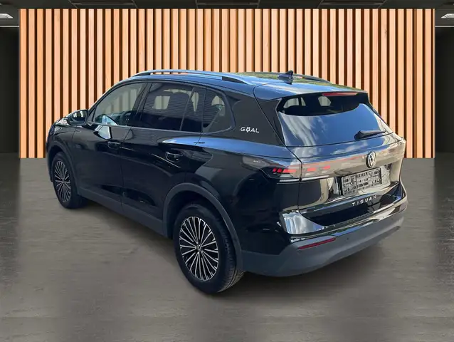 Volkswagen Tiguan view 5