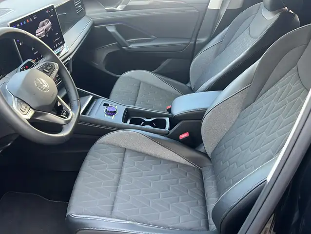 Volkswagen Tiguan view 8