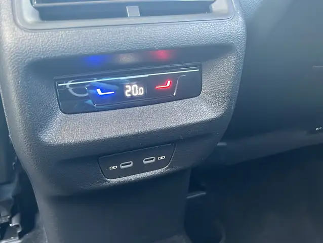 Volkswagen Tiguan view 12