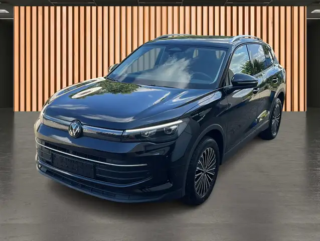 Volkswagen Tiguan view 2