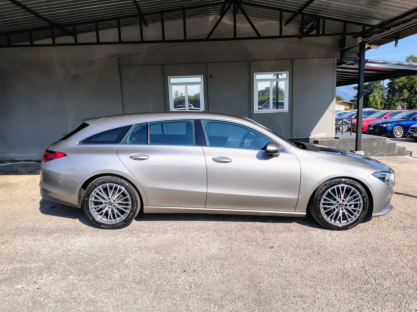 Mercedes-Benz CLA 200 Shooting Brake d Executive auto Gris - 2