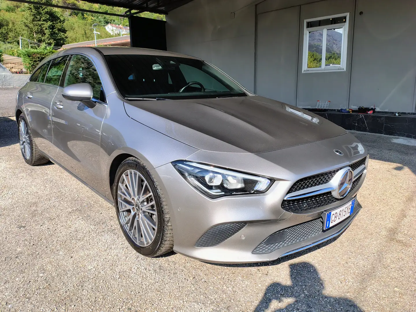 Mercedes-Benz CLA 200 Shooting Brake d Executive auto Gris - 1