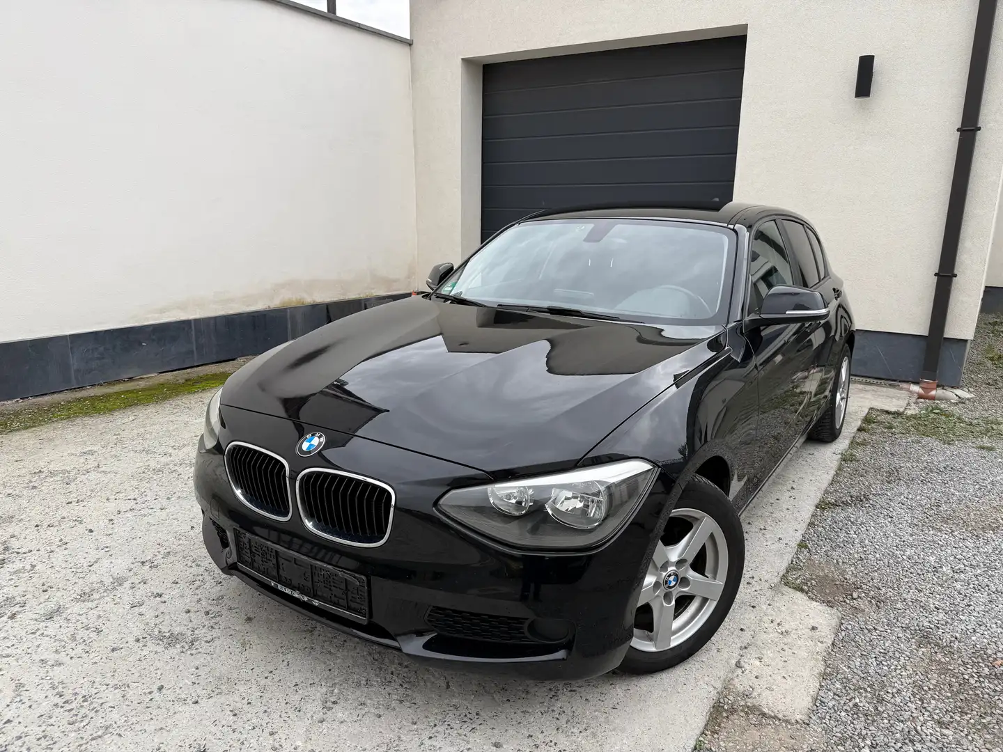 BMW 114 i/ essence/siege chauffant/vitre electrique /airco Noir - 1