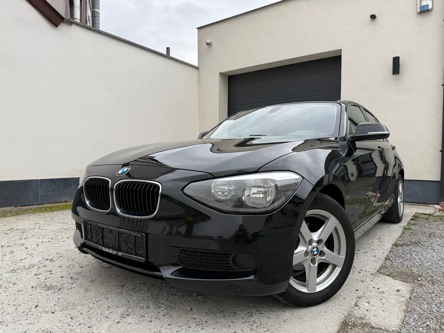 BMW 114 i/ essence/siege chauffant/vitre electrique /airco Noir - 2