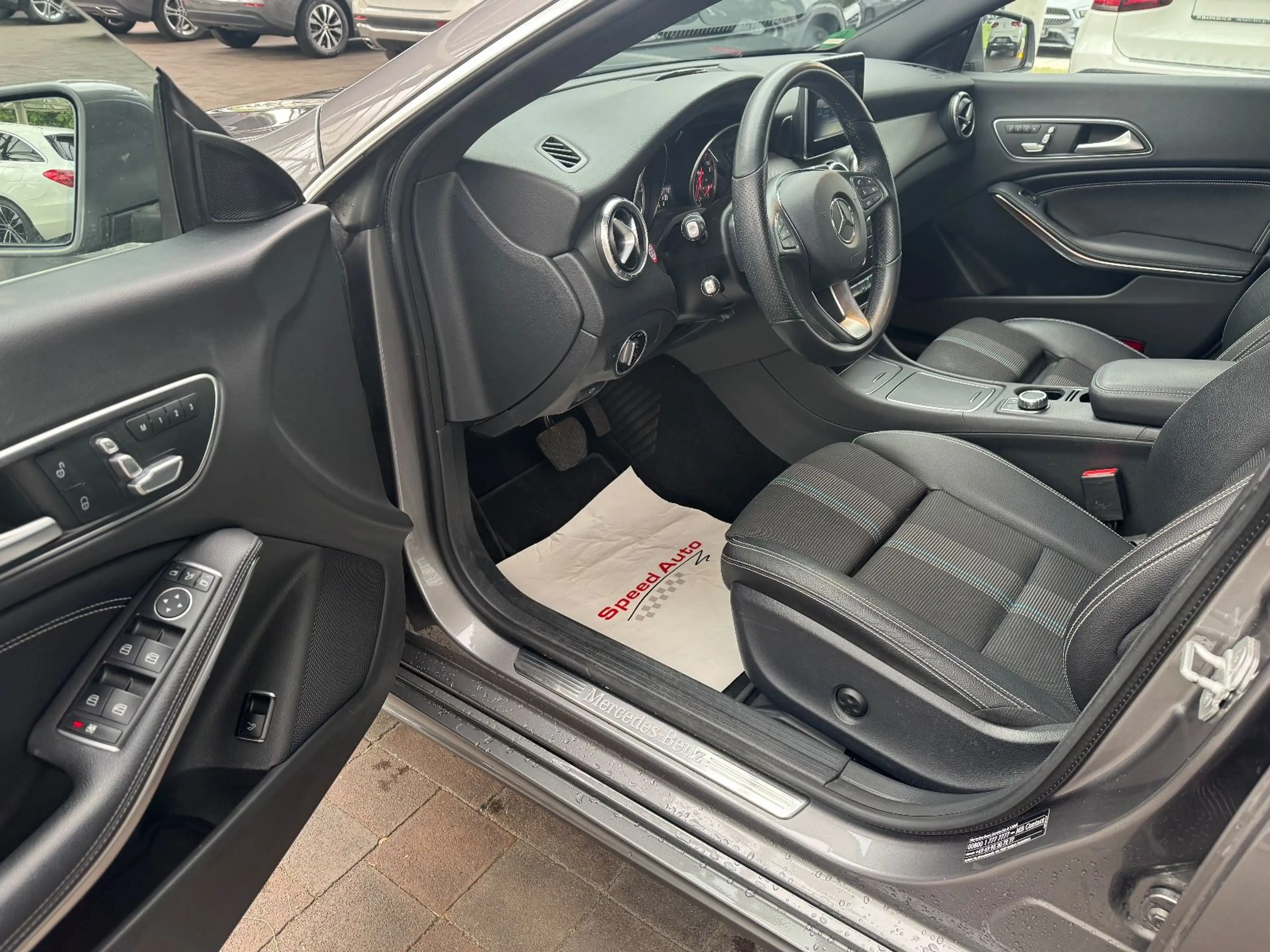 Mercedes-Benz CLA 200 Score/PANORAMA/KAMERA/NAVI/18ZOLL/1.HAND — photo 12