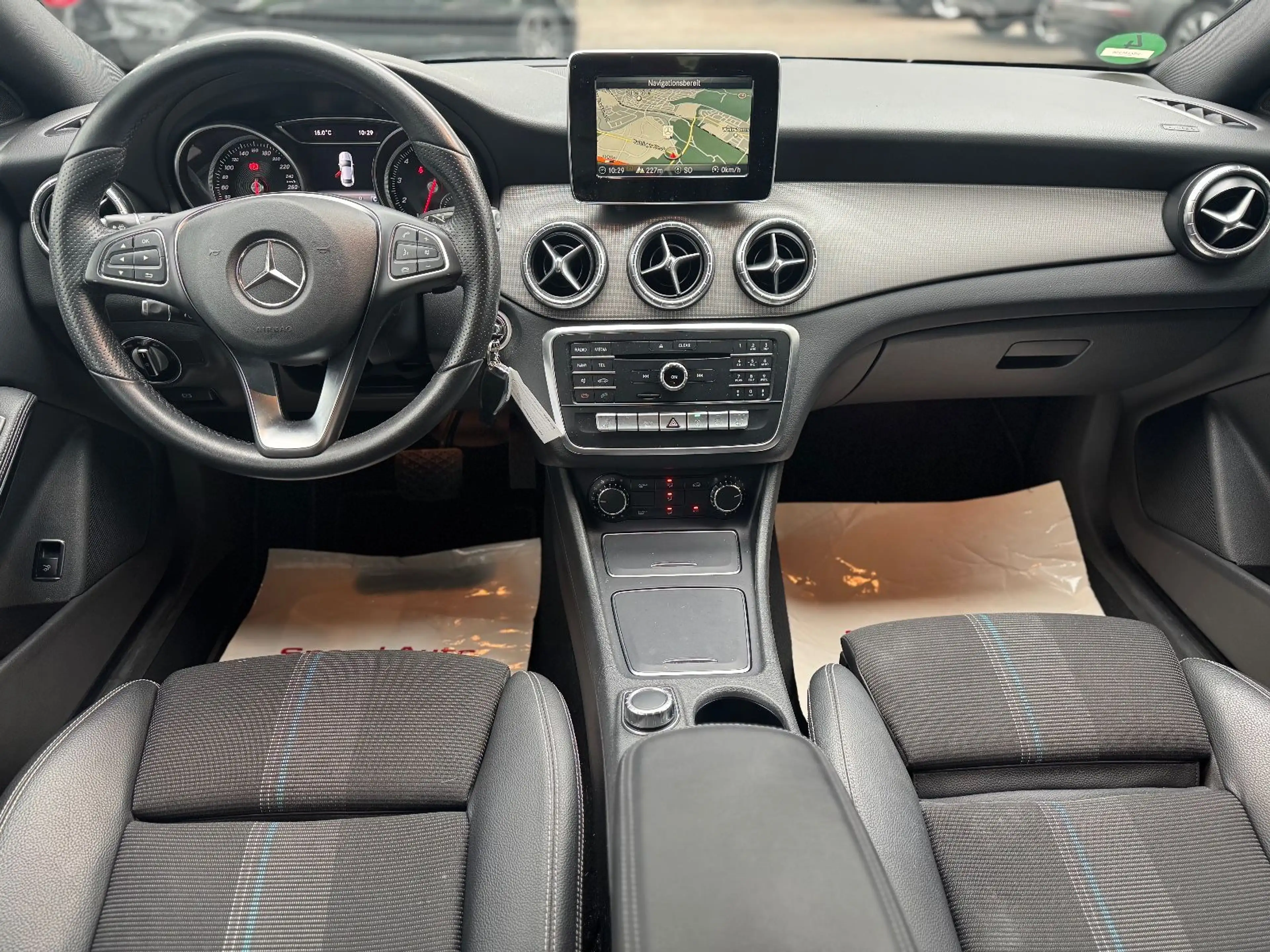 Mercedes-Benz CLA 200 Score/PANORAMA/KAMERA/NAVI/18ZOLL/1.HAND — photo 11