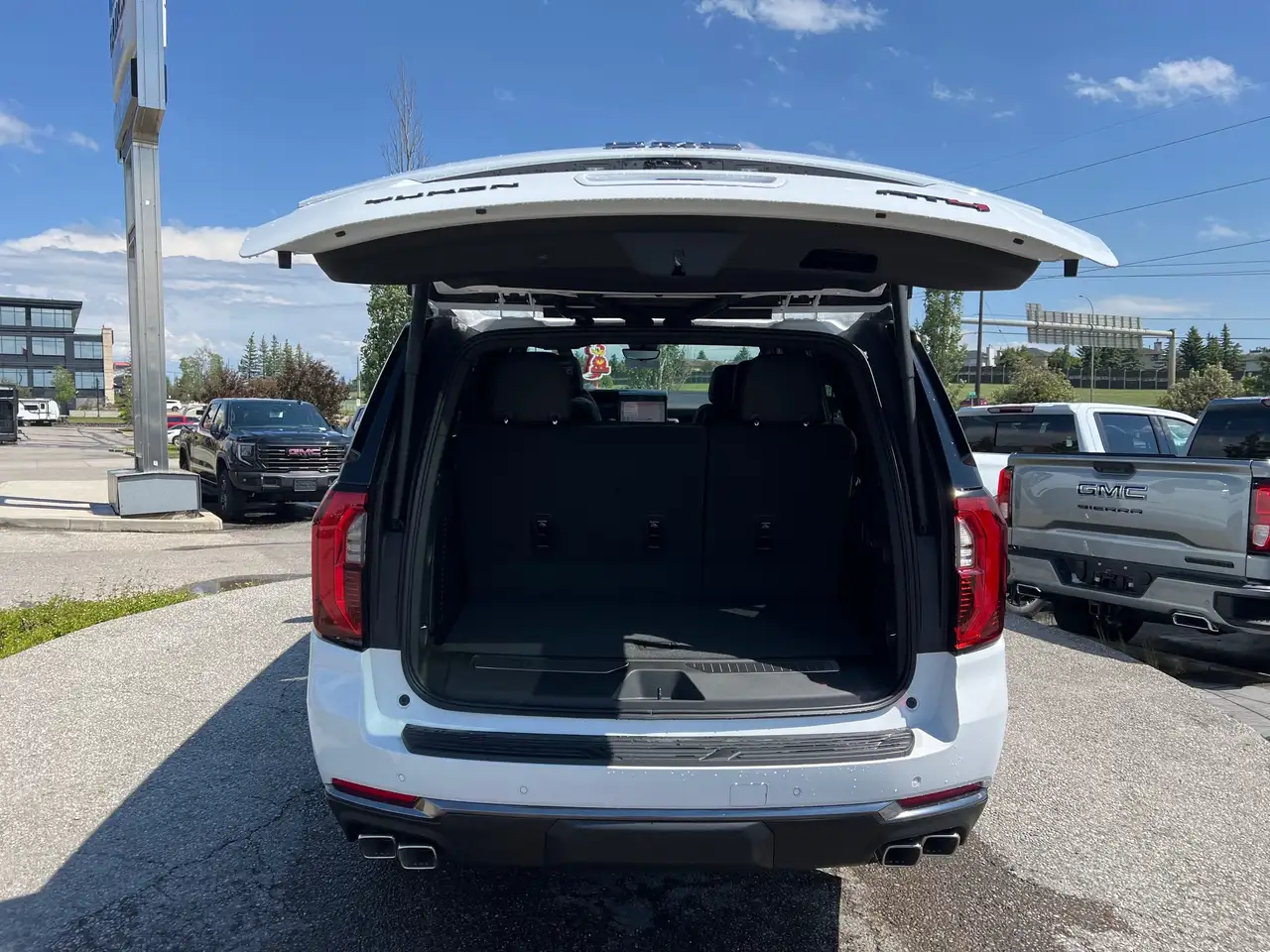 GMC Yukon photo GMC Yukon