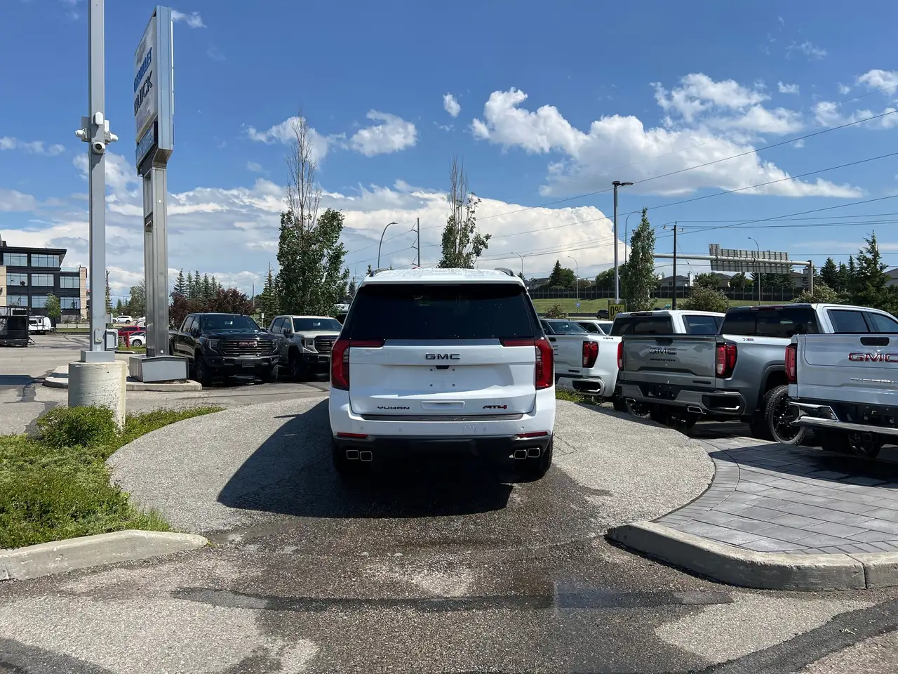 GMC Yukon photo GMC Yukon