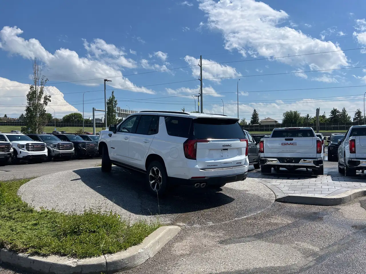 GMC Yukon photo GMC Yukon