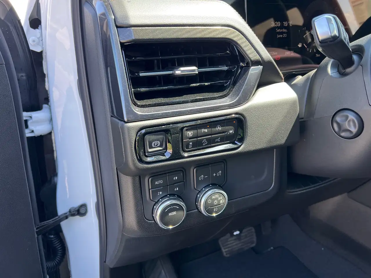 GMC Yukon photo GMC Yukon