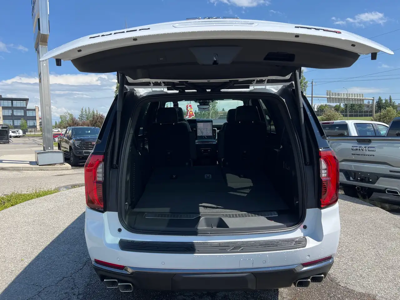 GMC Yukon photo GMC Yukon