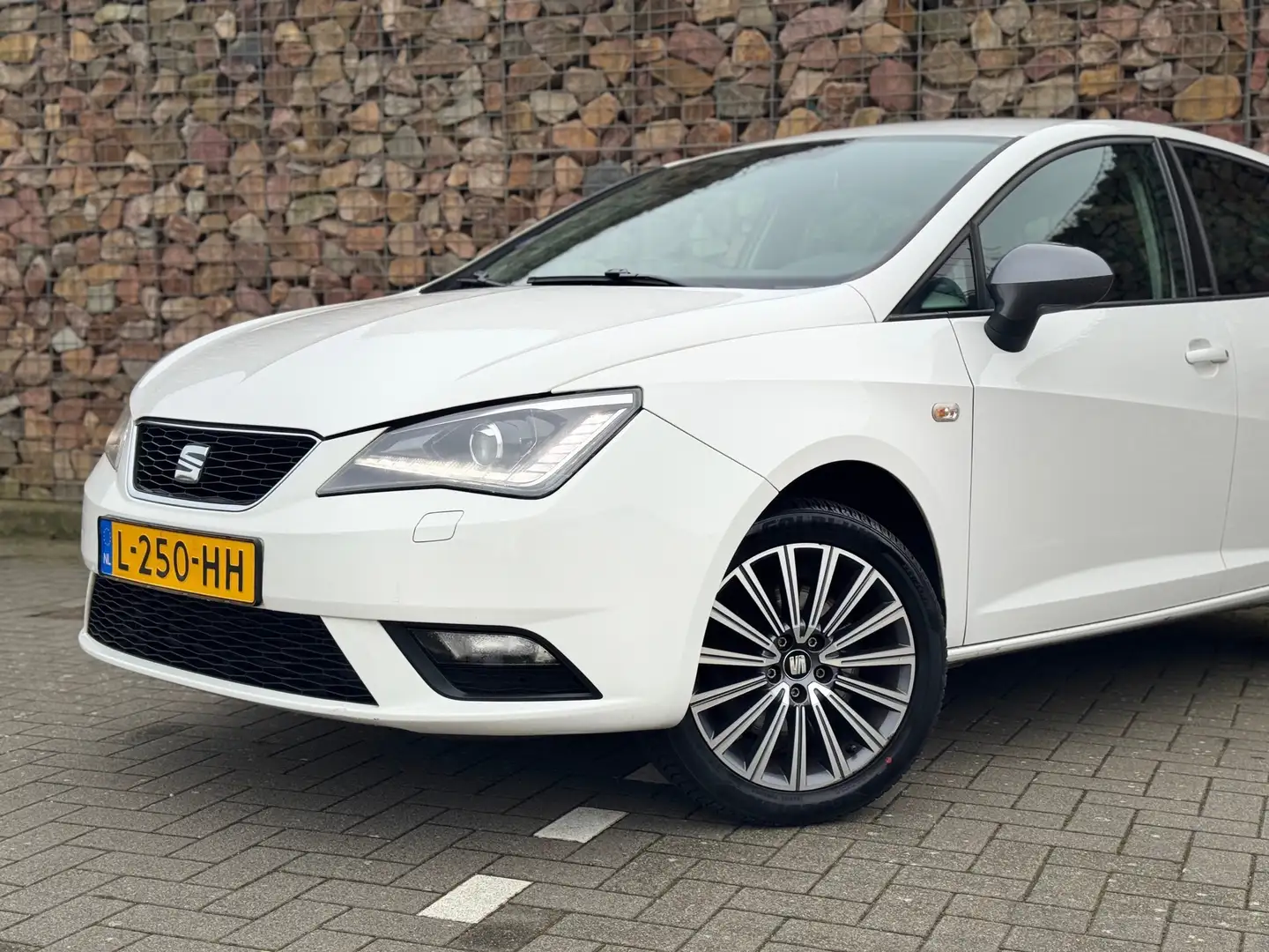 SEAT Ibiza 1.0 EcoTSI FR Connect Weiß - 2