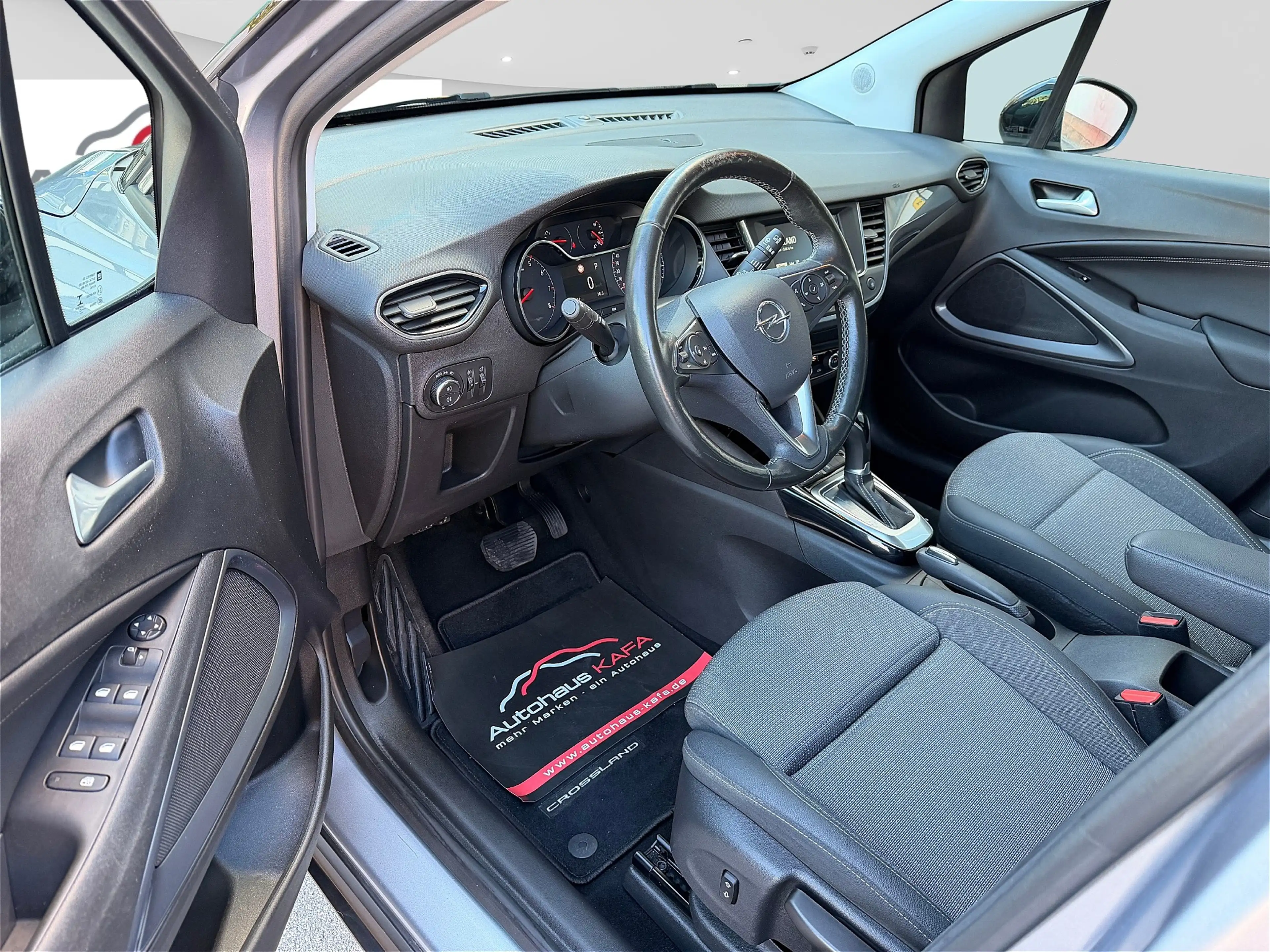 Opel Crossland X Elegance — photo 8