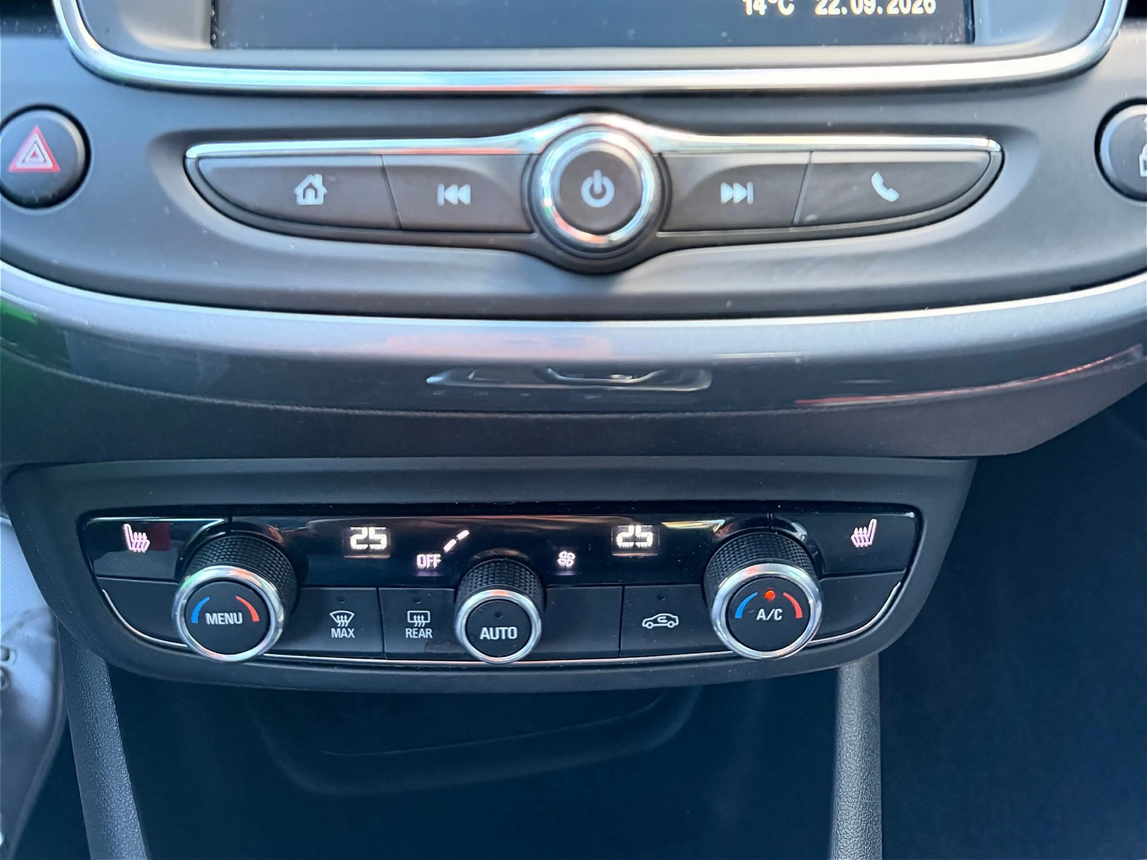 Opel Crossland X Elegance — photo 10