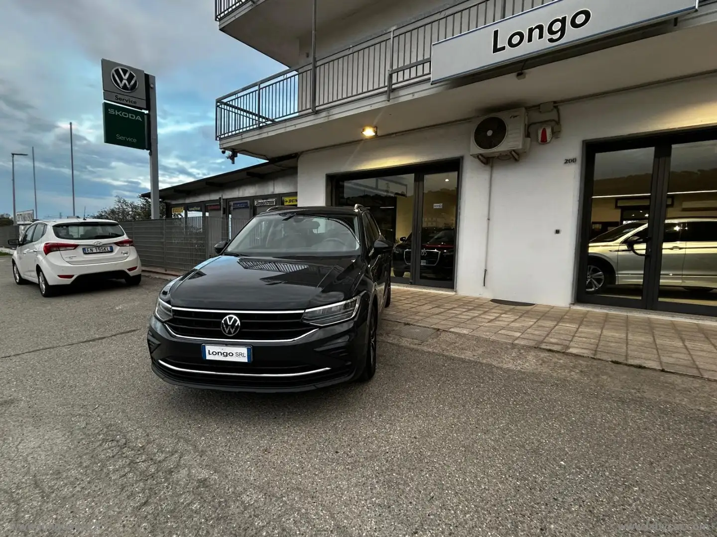 Volkswagen Tiguan 2.0 TDI 150CV SCR DSG Life PRONTA CONSEGNA Gris - 1