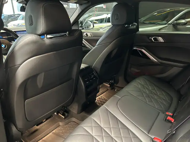 BMW X6 view 12