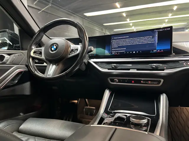 BMW X6 view 21