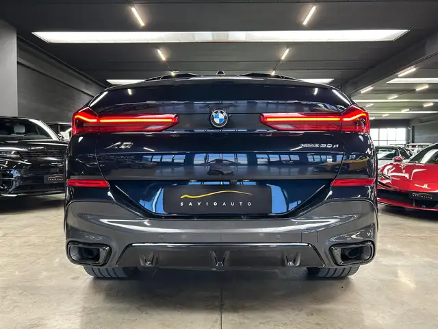 BMW X6 view 10