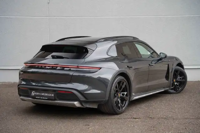 Porsche Taycan view 8