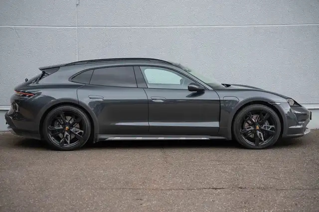 Porsche Taycan view 9