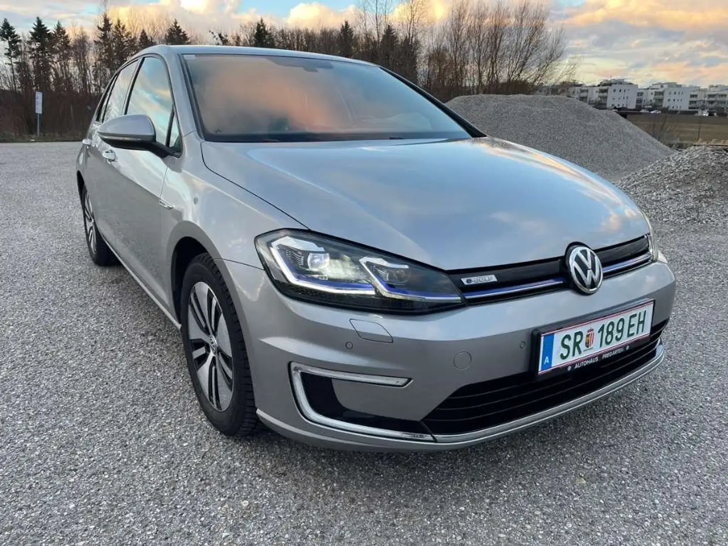 Volkswagen e-Golf 35,8kWh mit Vollausstattung *Facelift* + CCS Gümüş rengi - 1