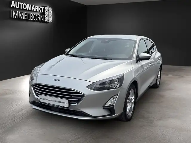 Ford Focus view 3