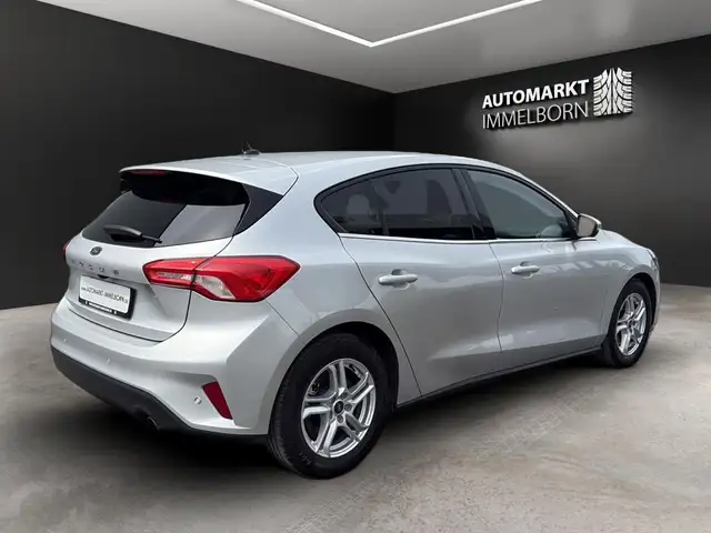Ford Focus view 6