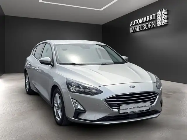 Ford Focus view 2