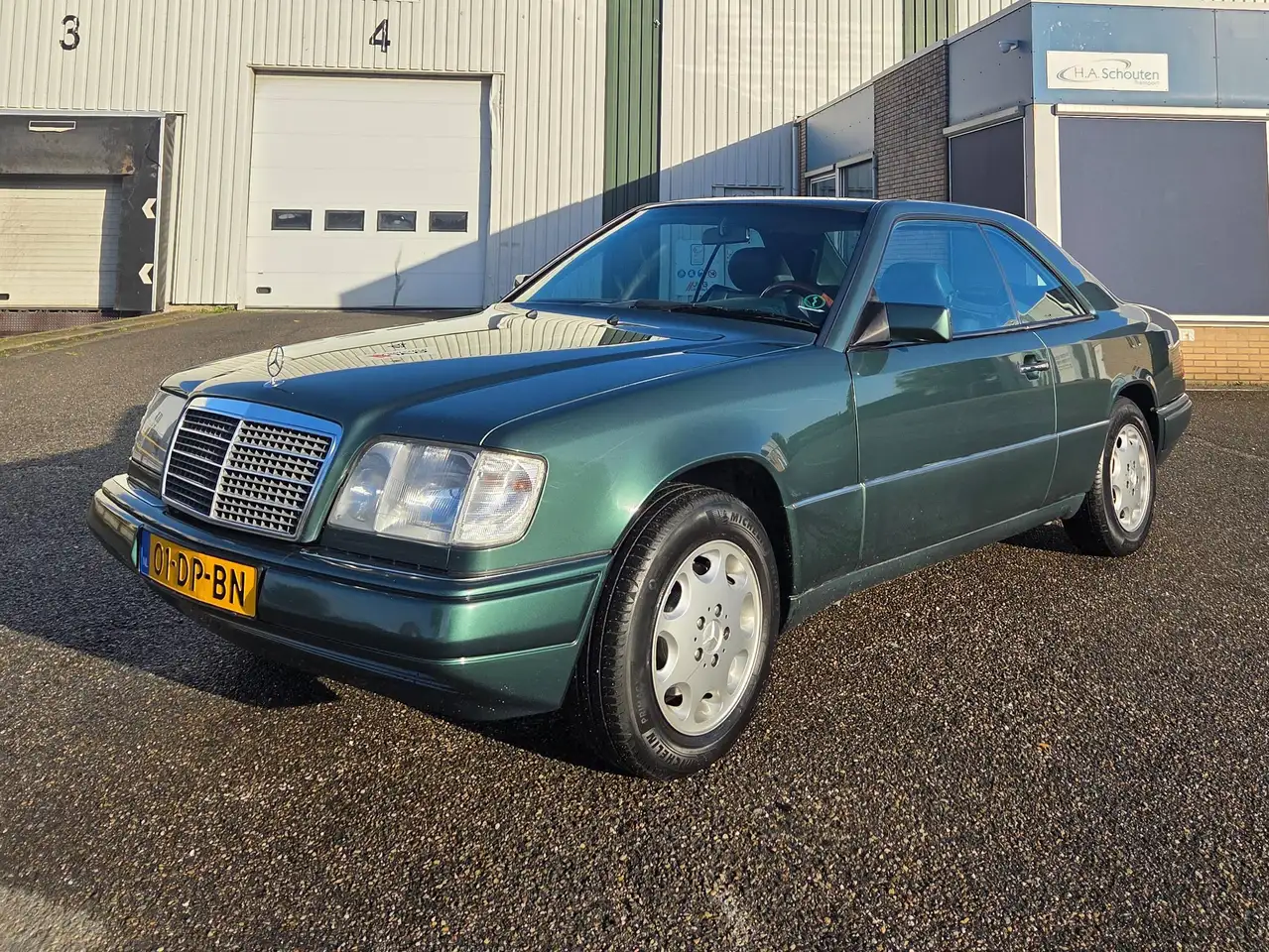 Mercedes-Benz E 320