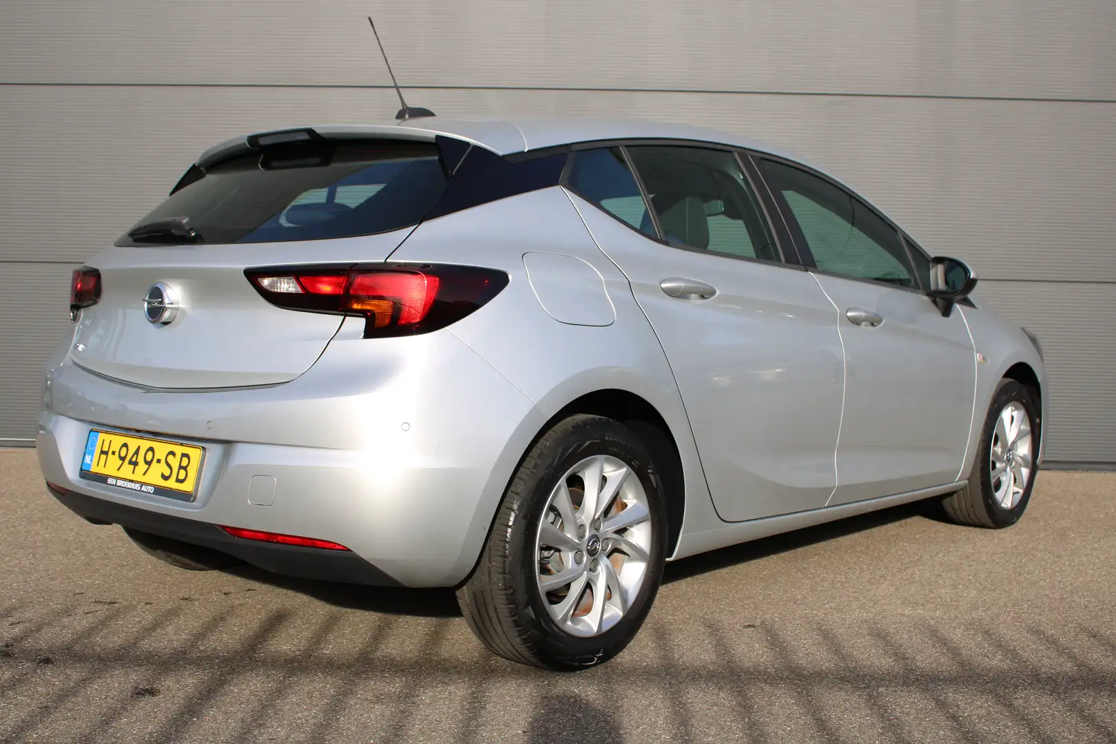 Opel Astra 1.2 Edition | Navigatie | Camera | Climate control Gris - 2