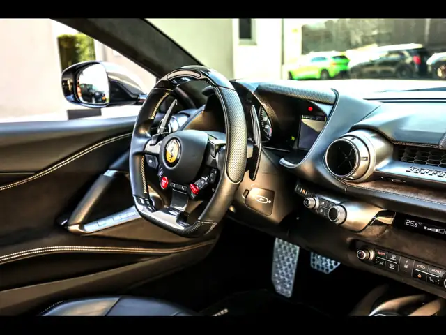 Ferrari 812 Superfast view 12