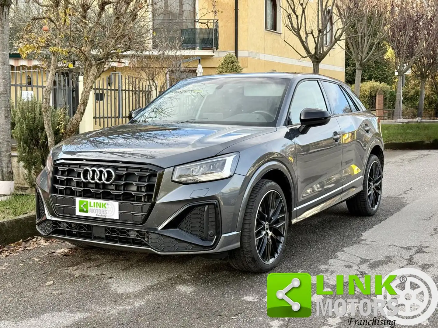 Audi Q2 30 TDI S tronic Identity Black Grigio - 1