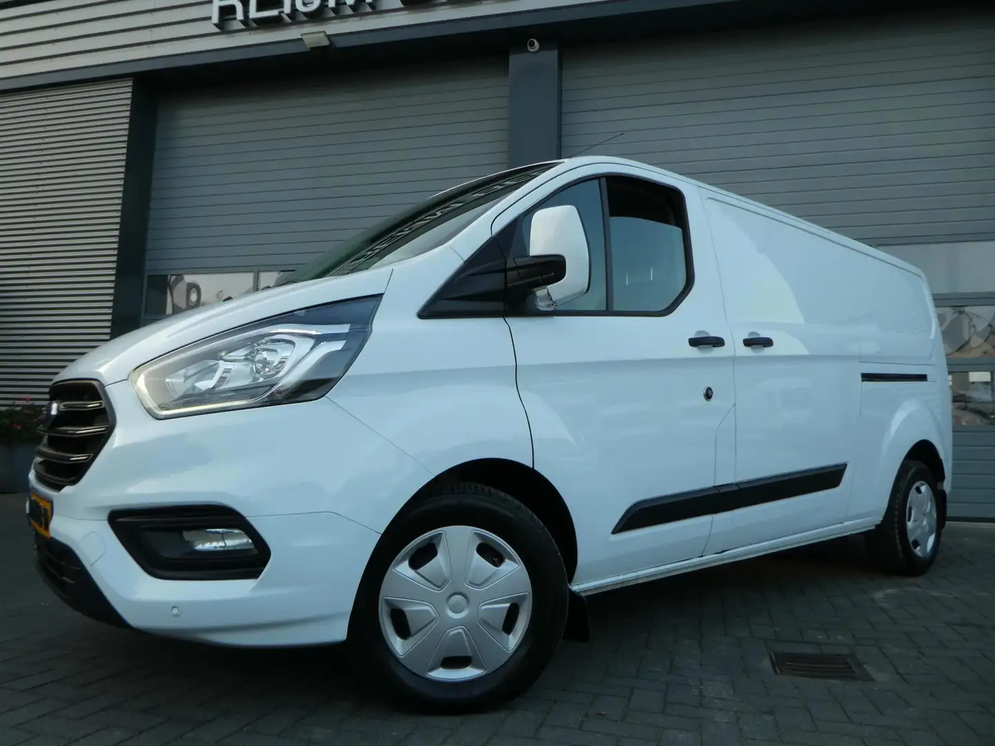 Ford Transit Custom 320 2.0 TDCI 130pk L2, Camera, Navigatie, LED, 3-Z Weiß - 1