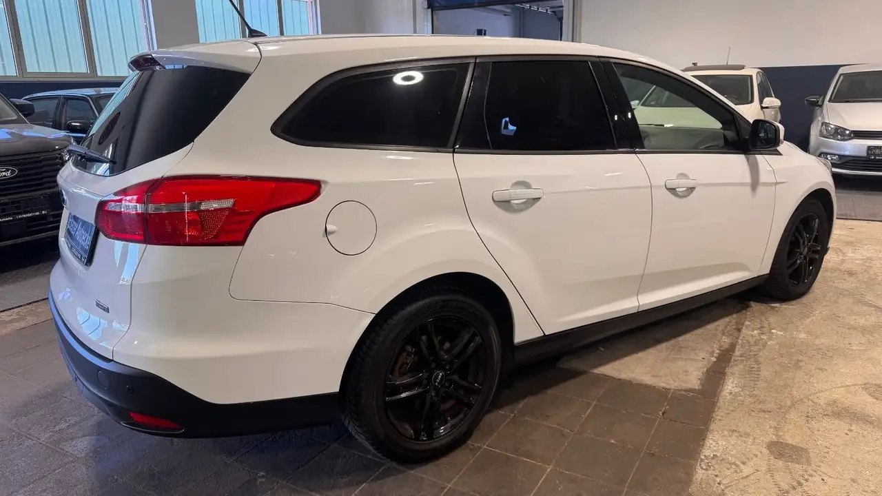 2015 Ford Focus Turnier Trend MFL EURO 6, photograph 10