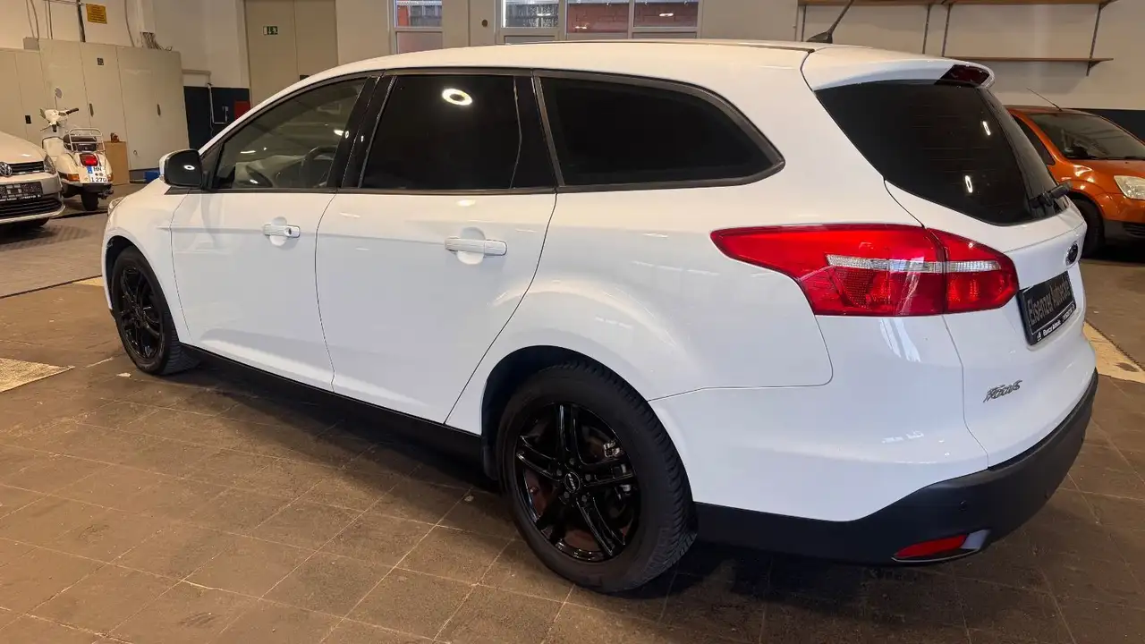 2015 Ford Focus Turnier Trend MFL EURO 6, photograph 12