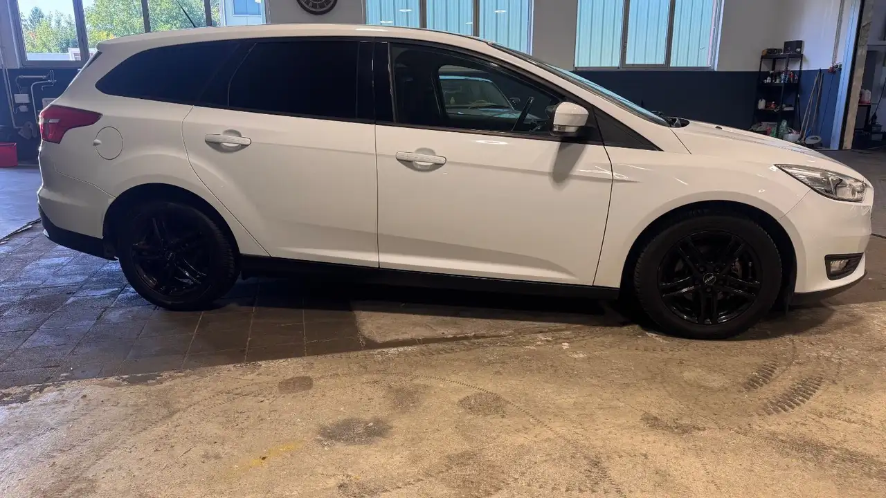 2015 Ford Focus Turnier Trend MFL EURO 6, photograph 8
