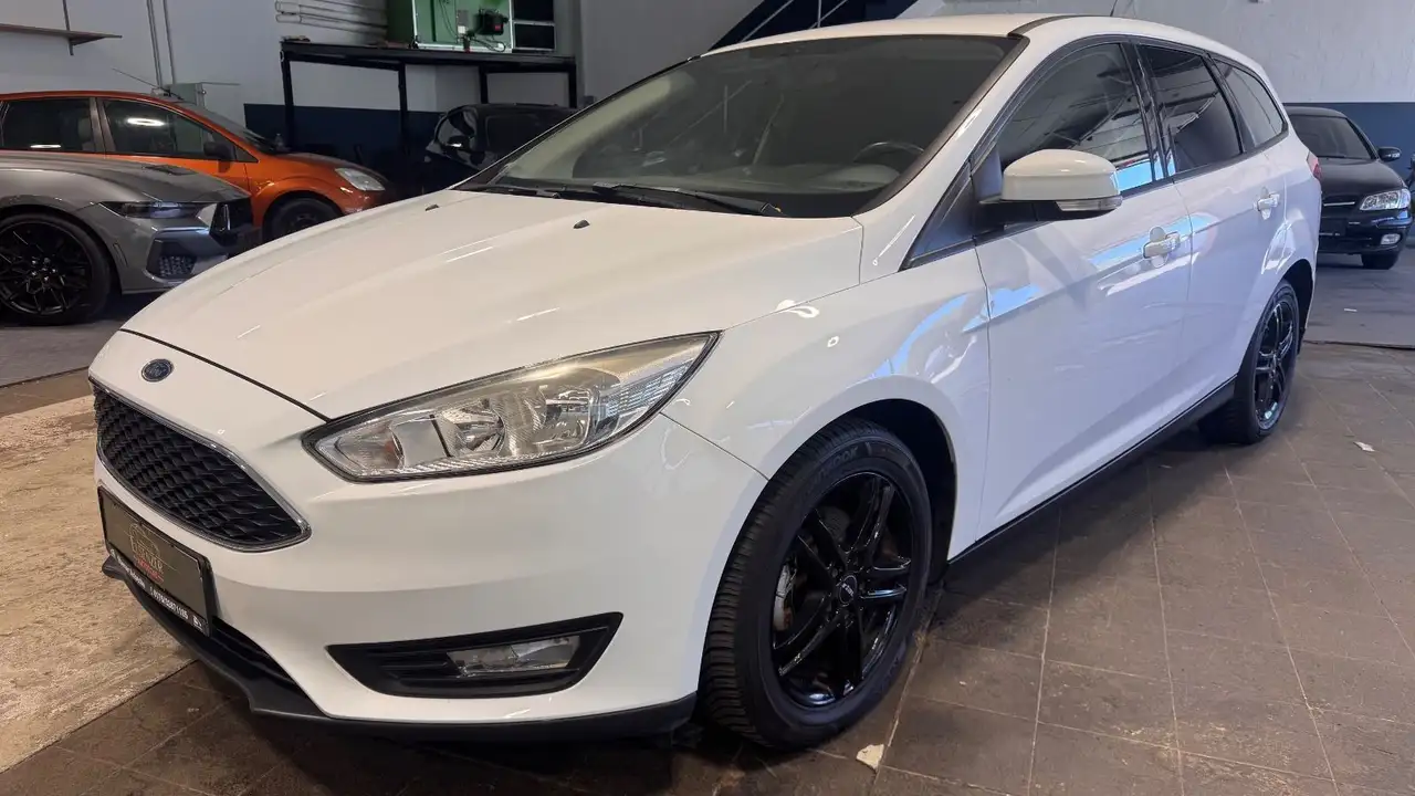 2015 Ford Focus Turnier Trend MFL EURO 6, photograph 2