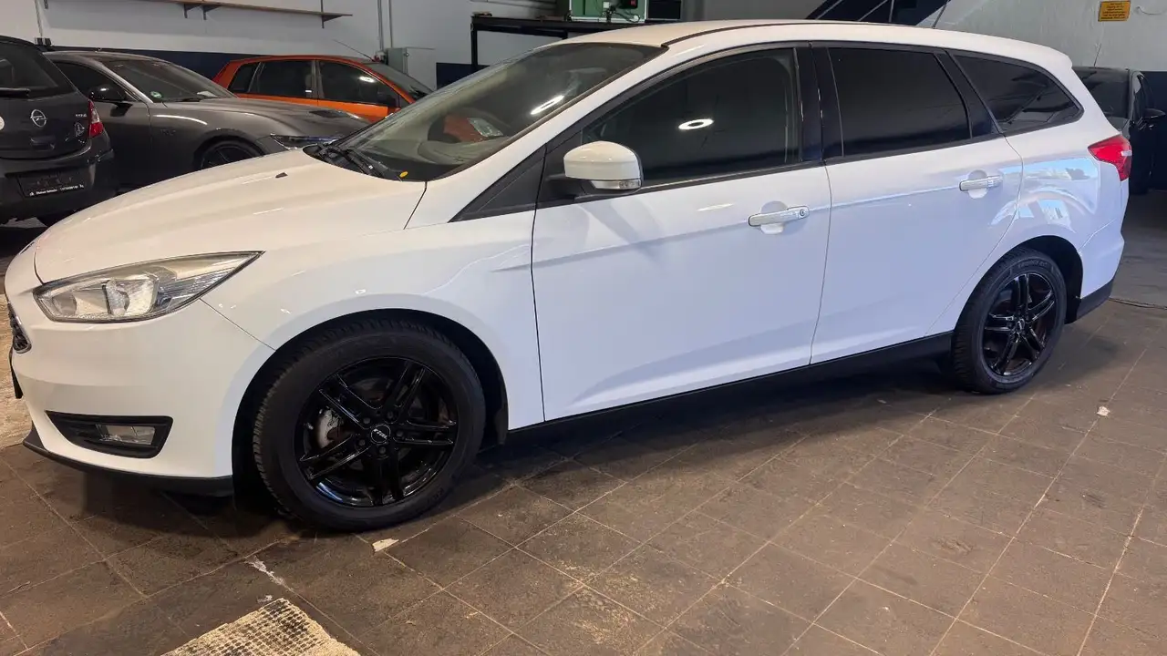 2015 Ford Focus Turnier Trend MFL EURO 6, photograph 3