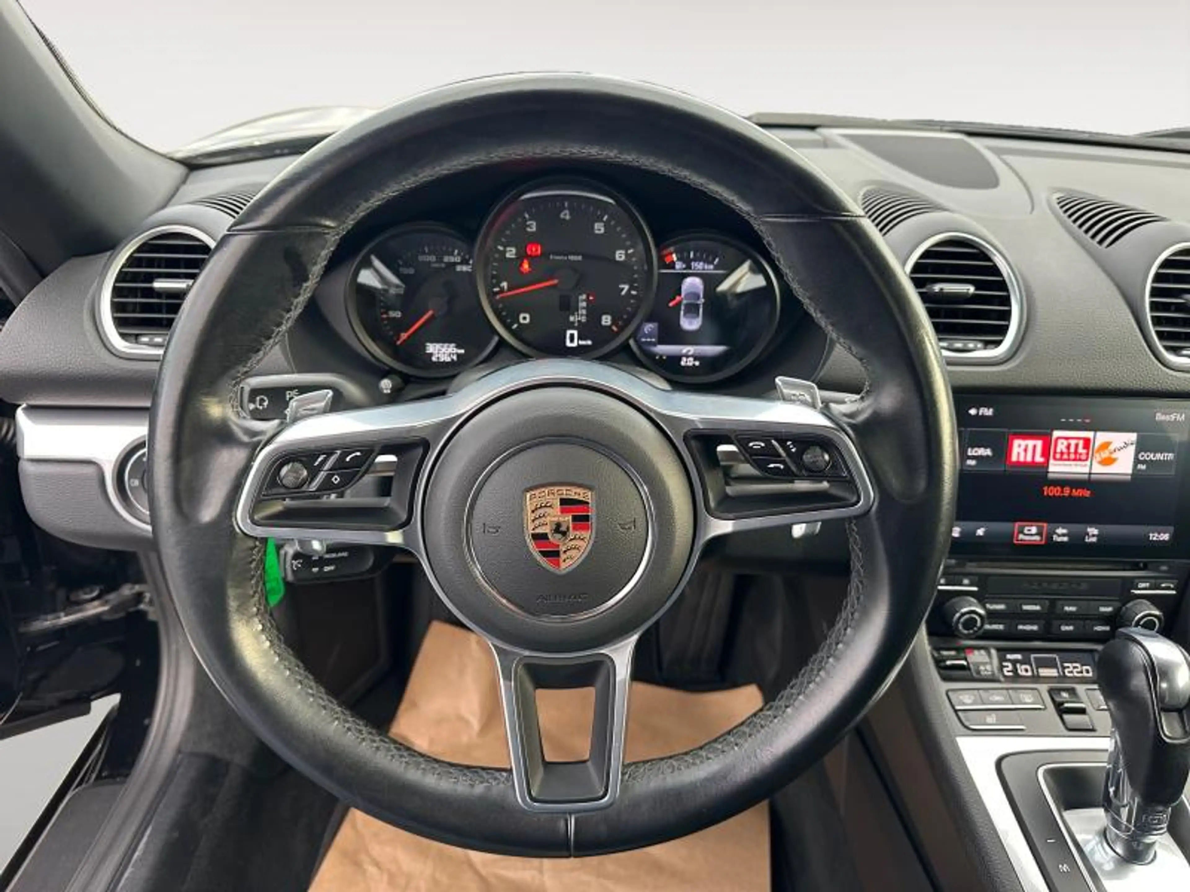 Porsche 718 Cabriolet / Essence — photo 14