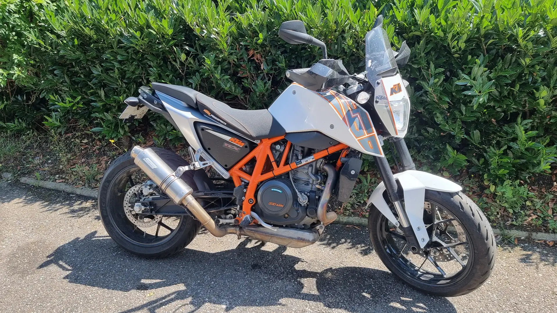 KTM 690 Duke Blanc - 1