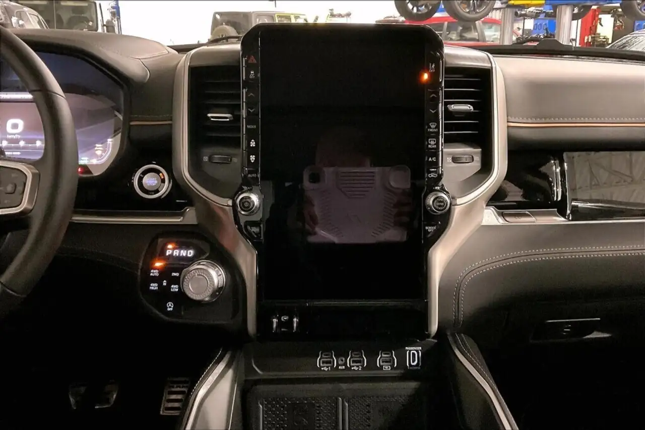 RAM 1500 снимка RAM 1500