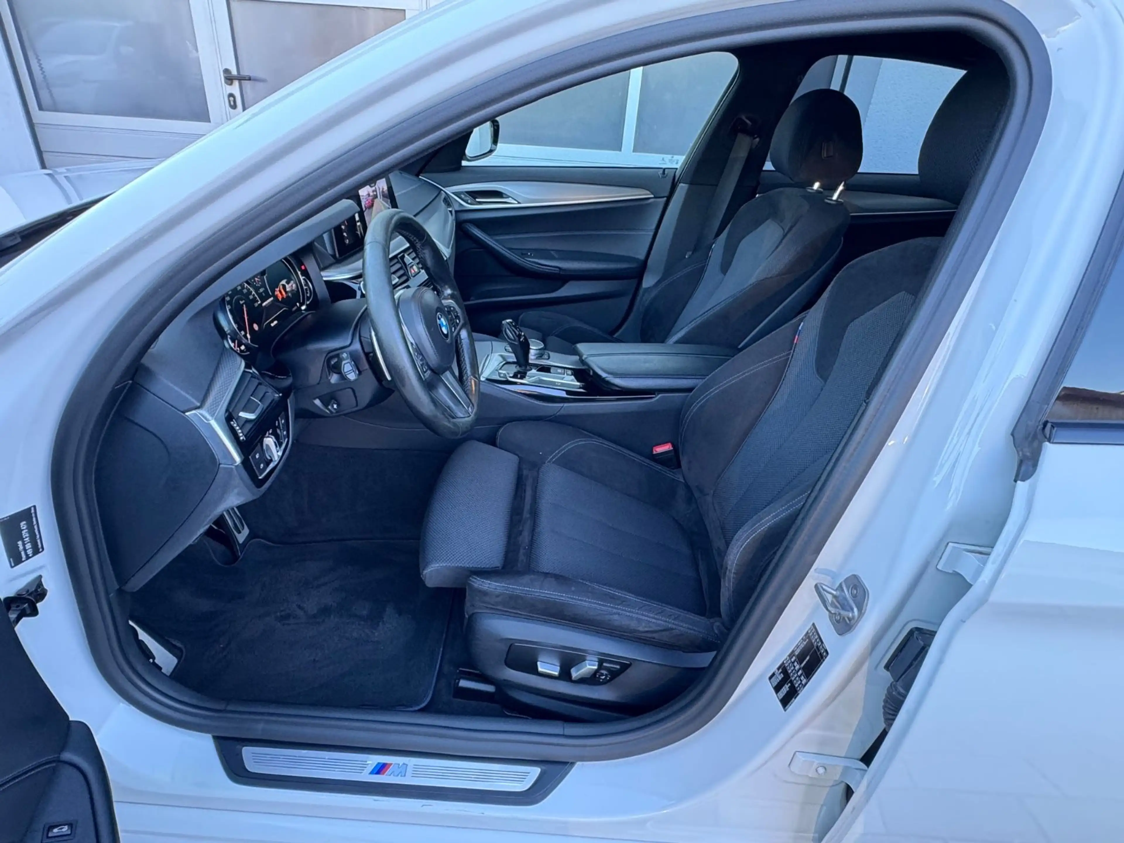 BMW 530 d A — photo 11